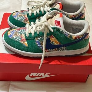 Nike Green and Blue Patterned Sneakers